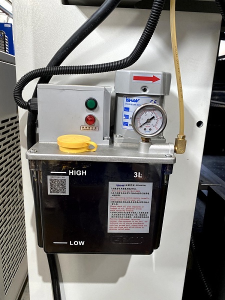 Лазерный станок GS-3015CEG с кабинетной защитой и сменными столами